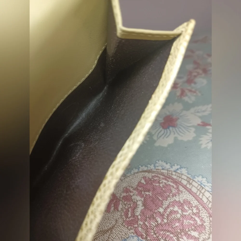 Gucci Bifold GG Marmont Wallet - Picture 7 of 12